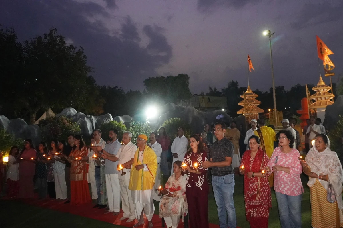 <p style="text-align: center;"><span style="color: #7d4219; font-size: 18pt;"><strong><span style="font-family: 'book antiqua', palatino;">Shiv Vardaan Tirth Aarti</span></strong></span></p>