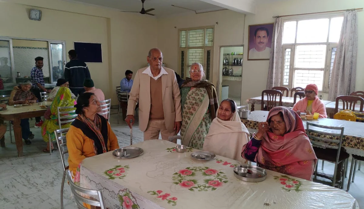 <p><span style="color: #7d4219;"><strong><span style="font-family: 'book antiqua', palatino; font-size: 14pt;">Annadaan</span></strong></span></p>